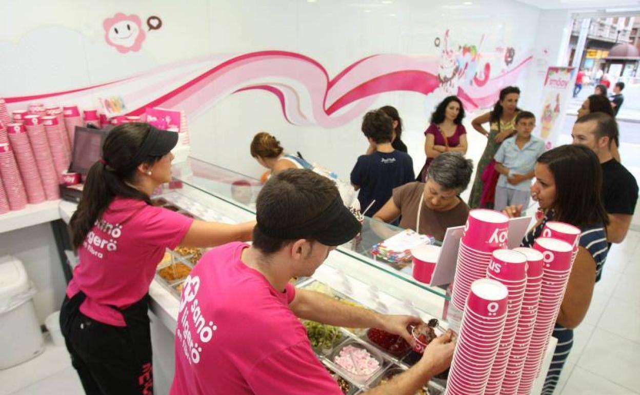 Frozen yoghurt chain Smöoy opens new store in Marbella Sur in English